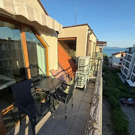 By The Sea Main Street And Pool Appartement *